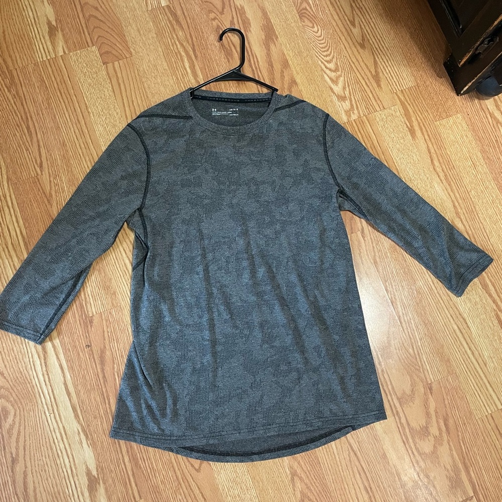 Under Armour quarter sleeve shirt! Worn one time!